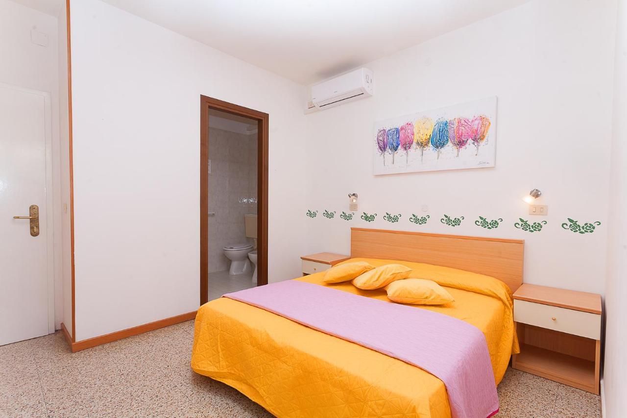 Hotel Amalfi & Dependance Lignano Sabbiadoro Eksteriør bilde