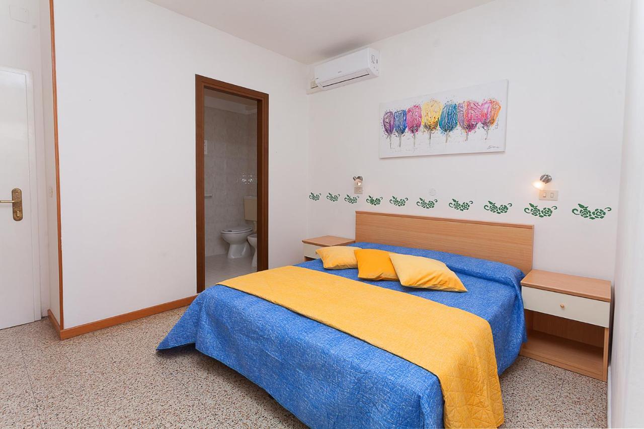 Hotel Amalfi & Dependance Lignano Sabbiadoro Eksteriør bilde