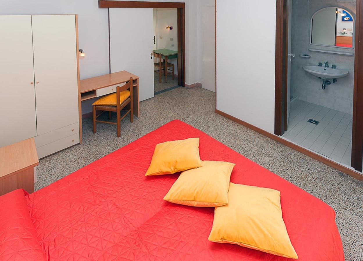 Hotel Amalfi & Dependance Lignano Sabbiadoro Eksteriør bilde