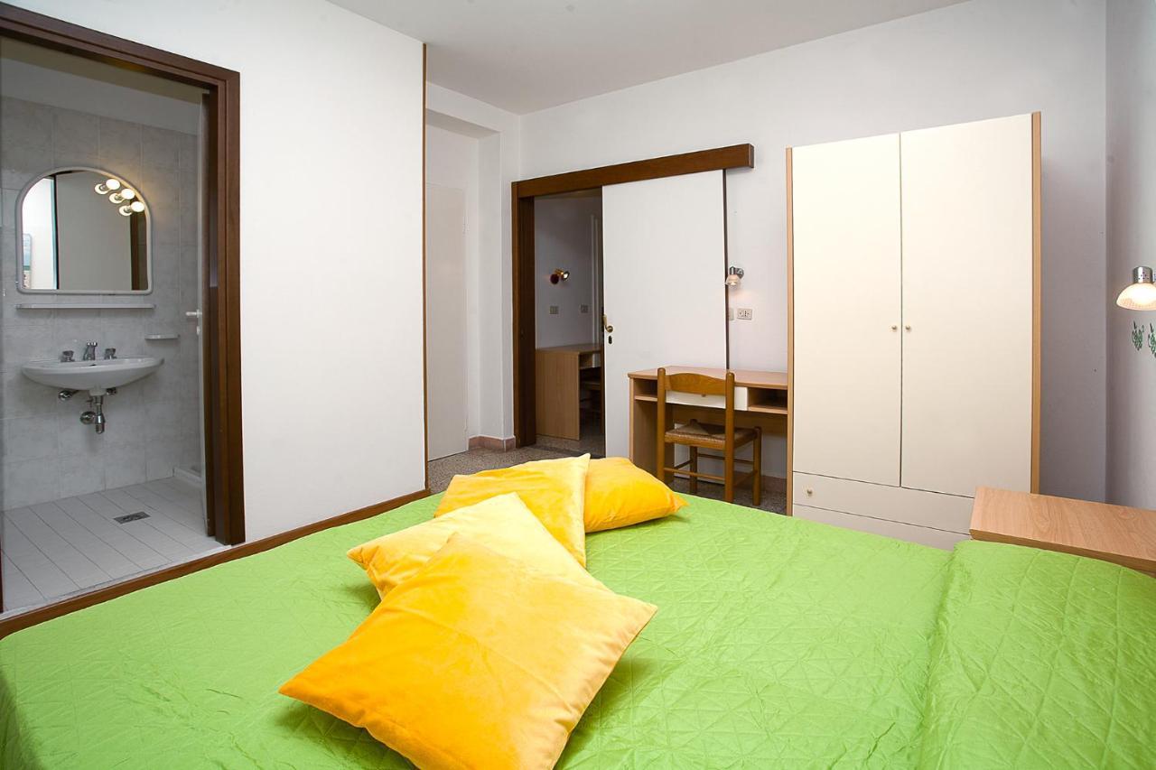 Hotel Amalfi & Dependance Lignano Sabbiadoro Eksteriør bilde
