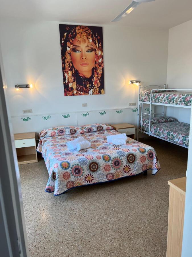 Hotel Amalfi & Dependance Lignano Sabbiadoro Eksteriør bilde