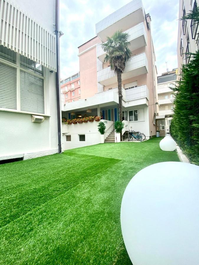 Hotel Amalfi & Dependance Lignano Sabbiadoro Eksteriør bilde