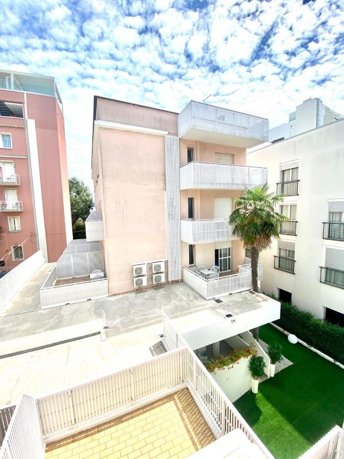 Hotel Amalfi & Dependance Lignano Sabbiadoro Eksteriør bilde