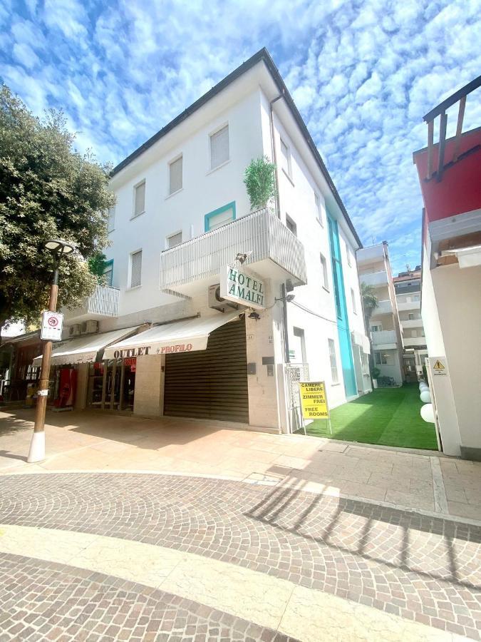 Hotel Amalfi & Dependance Lignano Sabbiadoro Eksteriør bilde