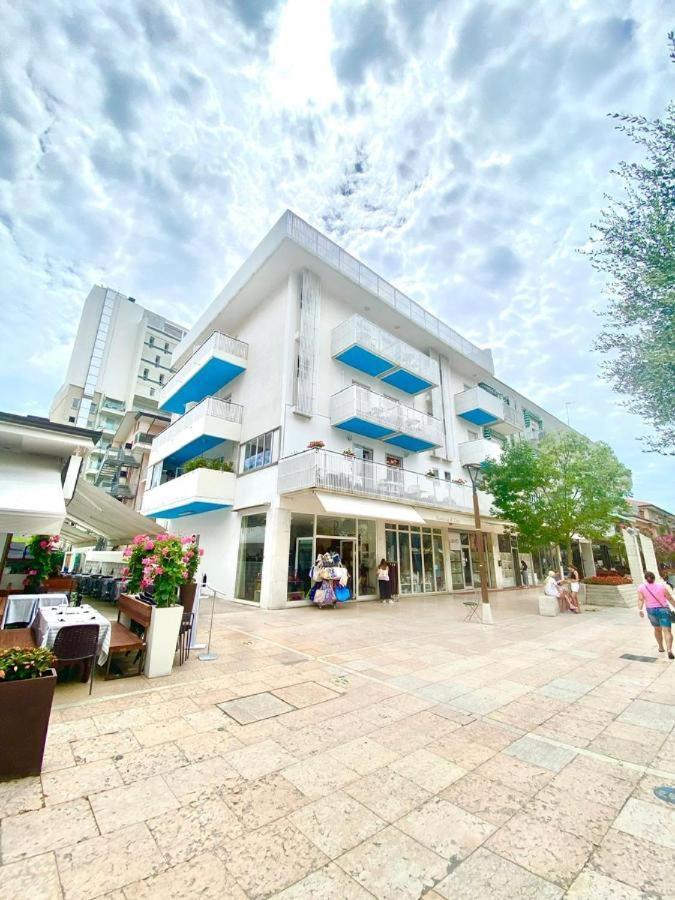 Hotel Amalfi & Dependance Lignano Sabbiadoro Eksteriør bilde