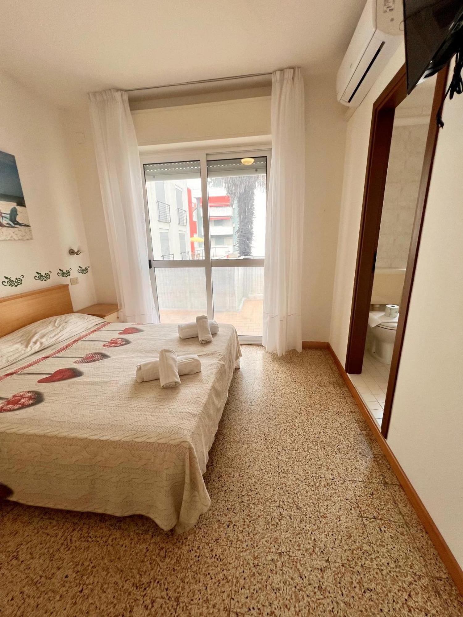 Hotel Amalfi & Dependance Lignano Sabbiadoro Eksteriør bilde